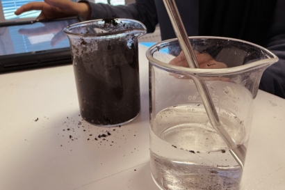 Ett experiment med en digital sensor i en bägare